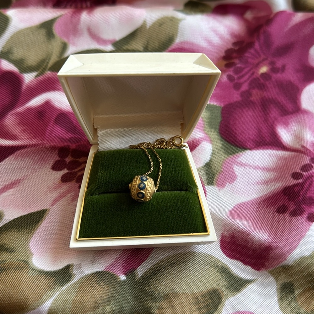 Elegant Gold and Blue Bead Pendant Necklace! 💛💙